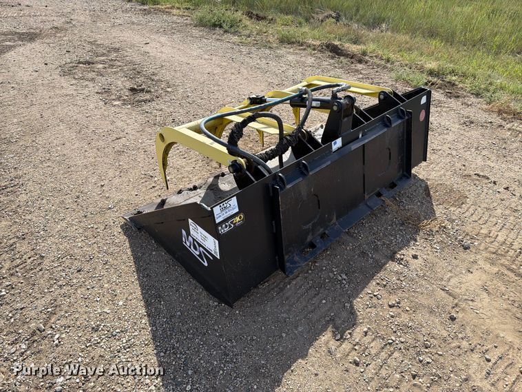 image for item EA0497 MDS skid steer grapple bucket