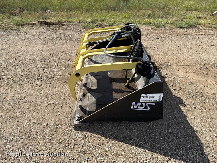 image for item EA0497 MDS skid steer grapple bucket