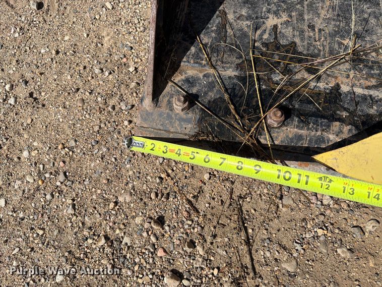image for item EA0497 MDS skid steer grapple bucket