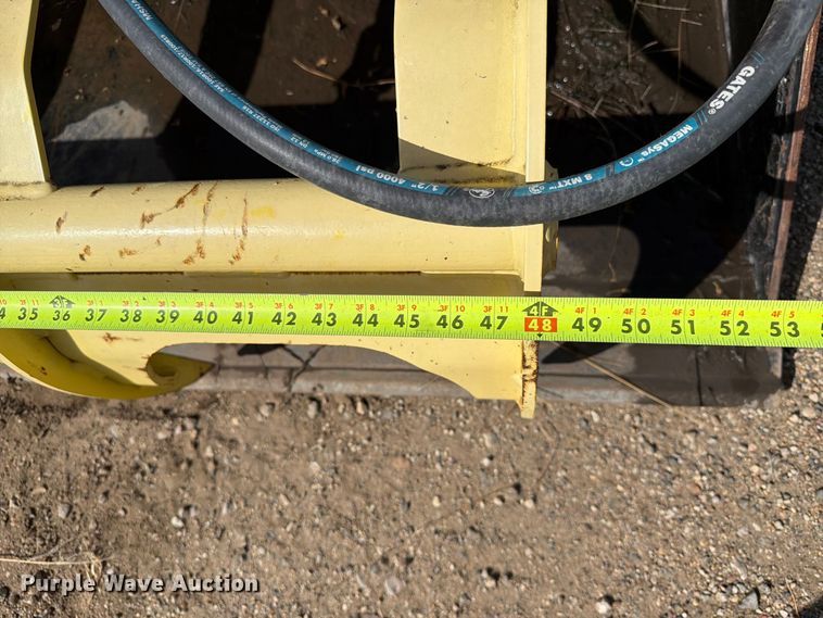 image for item EA0497 MDS skid steer grapple bucket