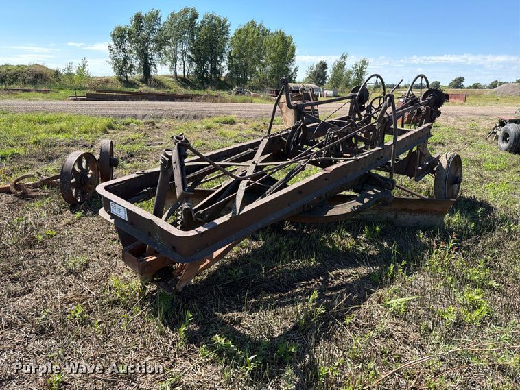 image for item EA0528 Russel Grader Manufacturing pull type grader