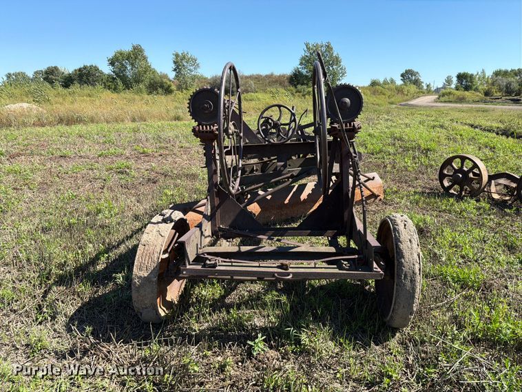 image for item EA0528 Russel Grader Manufacturing pull type grader
