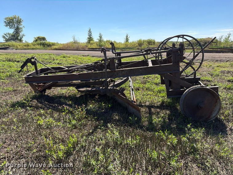 image for item EA0528 Russel Grader Manufacturing pull type grader