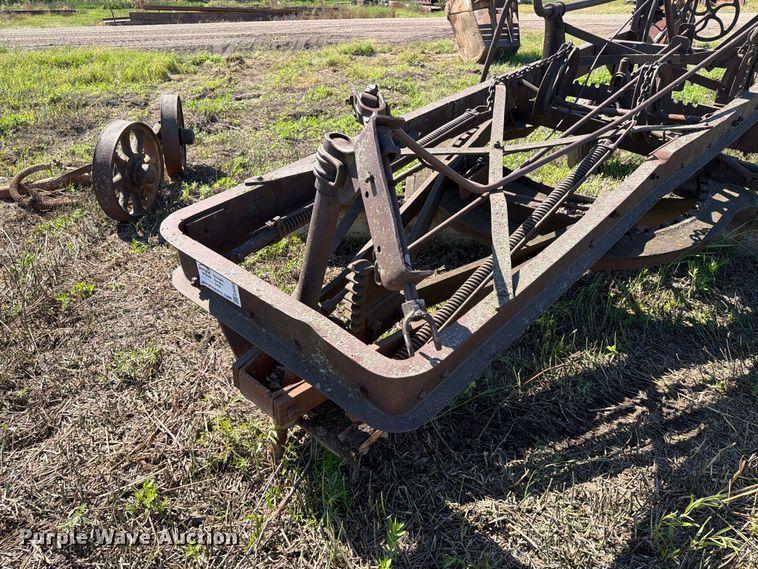 image for item EA0528 Russel Grader Manufacturing pull type grader