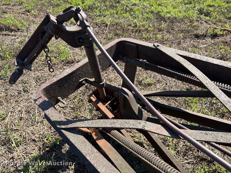 image for item EA0528 Russel Grader Manufacturing pull type grader