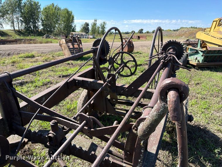image for item EA0528 Russel Grader Manufacturing pull type grader