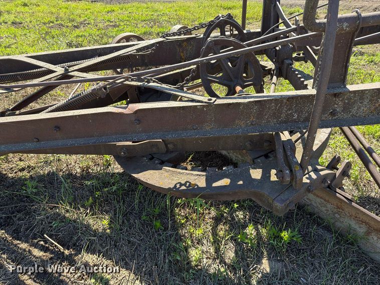 image for item EA0528 Russel Grader Manufacturing pull type grader