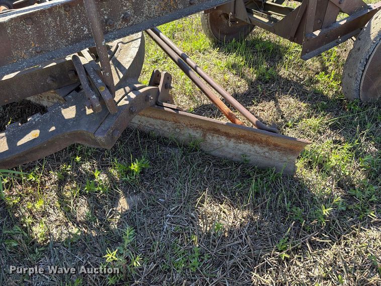 image for item EA0528 Russel Grader Manufacturing pull type grader