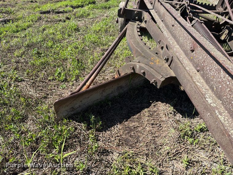 image for item EA0528 Russel Grader Manufacturing pull type grader