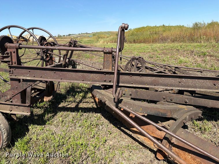 image for item EA0528 Russel Grader Manufacturing pull type grader