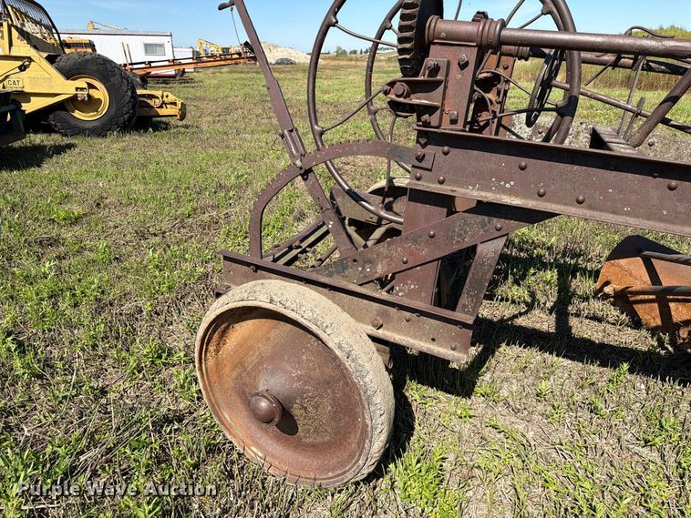 image for item EA0528 Russel Grader Manufacturing pull type grader