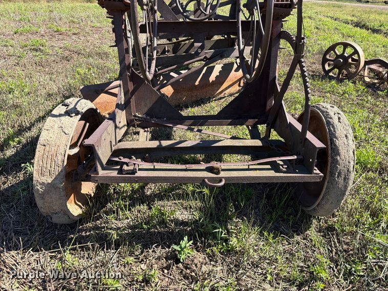 image for item EA0528 Russel Grader Manufacturing pull type grader