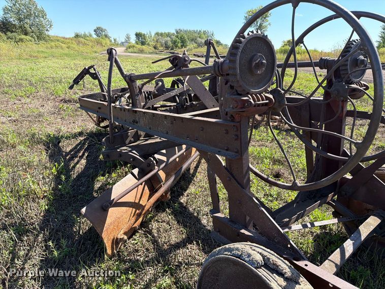 image for item EA0528 Russel Grader Manufacturing pull type grader