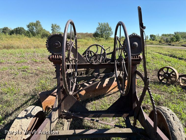 image for item EA0528 Russel Grader Manufacturing pull type grader