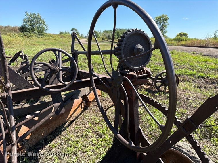 image for item EA0528 Russel Grader Manufacturing pull type grader