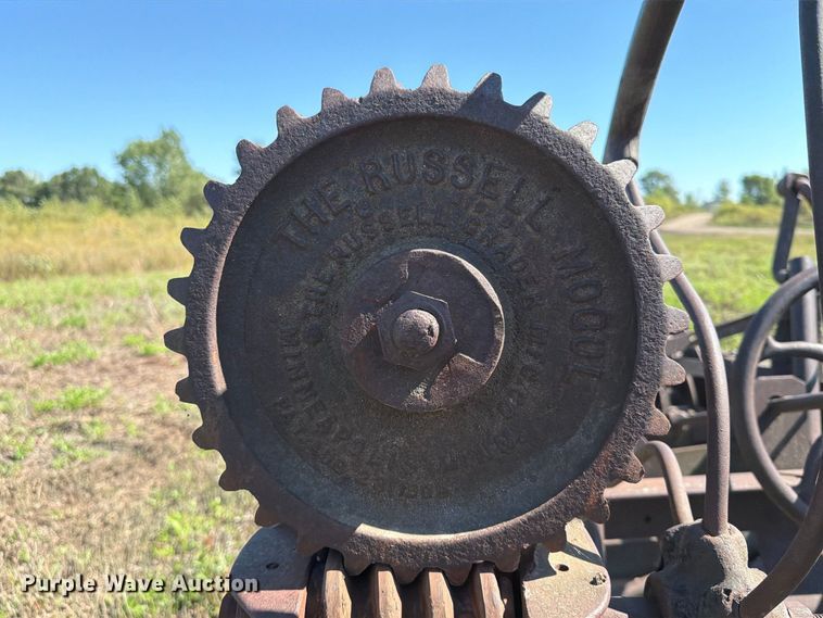 image for item EA0528 Russel Grader Manufacturing pull type grader