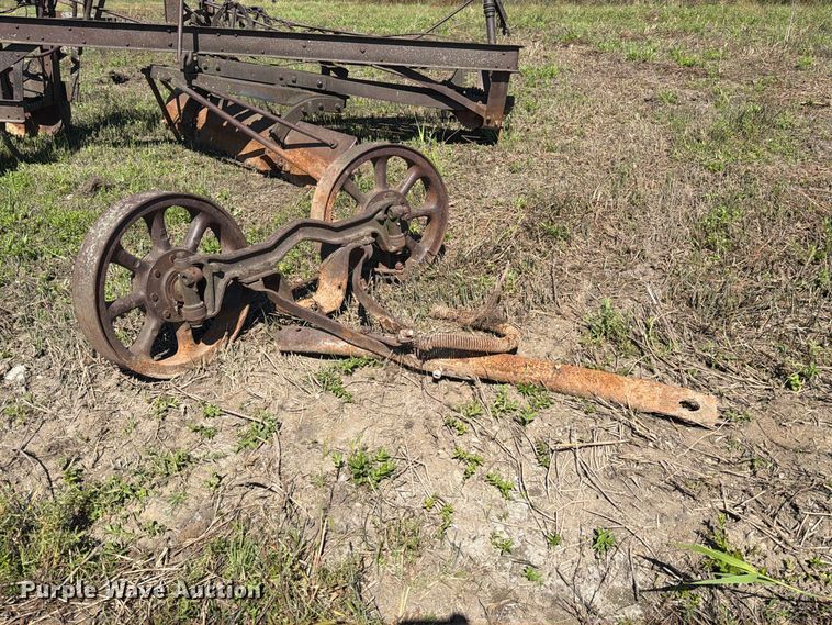 image for item EA0528 Russel Grader Manufacturing pull type grader