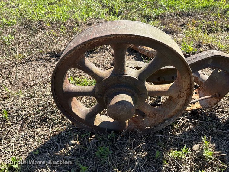 image for item EA0528 Russel Grader Manufacturing pull type grader
