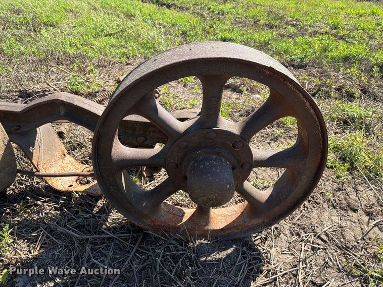 image for item EA0528 Russel Grader Manufacturing pull type grader