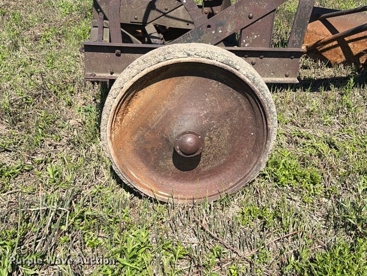 image for item EA0528 Russel Grader Manufacturing pull type grader