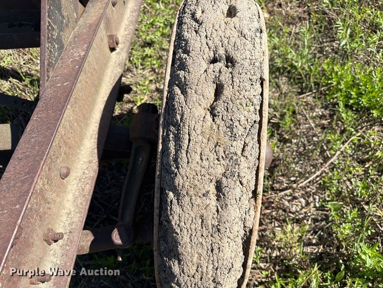 image for item EA0528 Russel Grader Manufacturing pull type grader