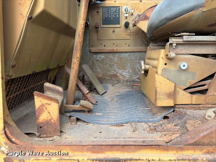 image for item EF1355 1987 Caterpillar 615 elevating scraper