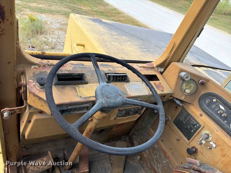 image for item EF1355 1987 Caterpillar 615 elevating scraper