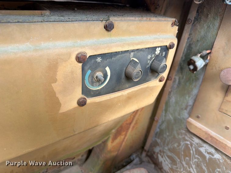 image for item EF1355 1987 Caterpillar 615 elevating scraper