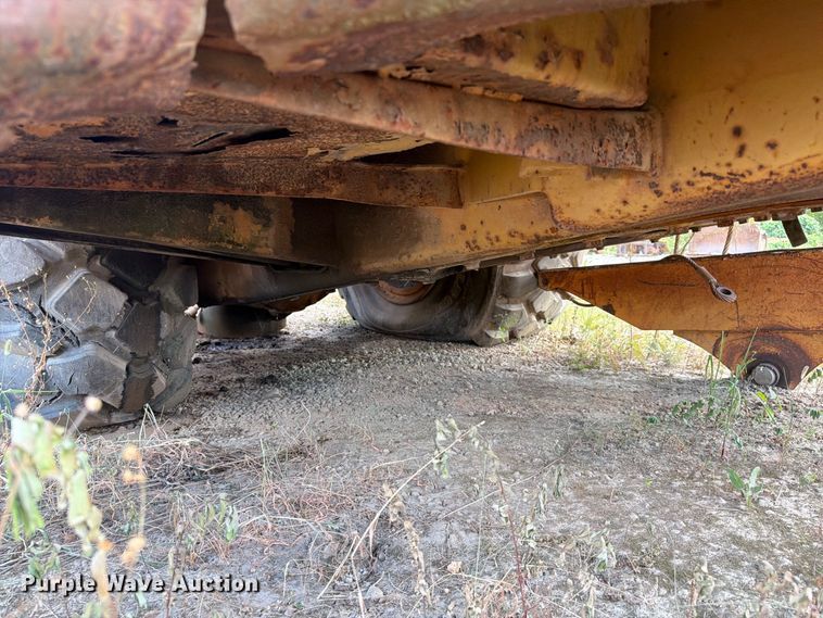 image for item EF1355 1987 Caterpillar 615 elevating scraper