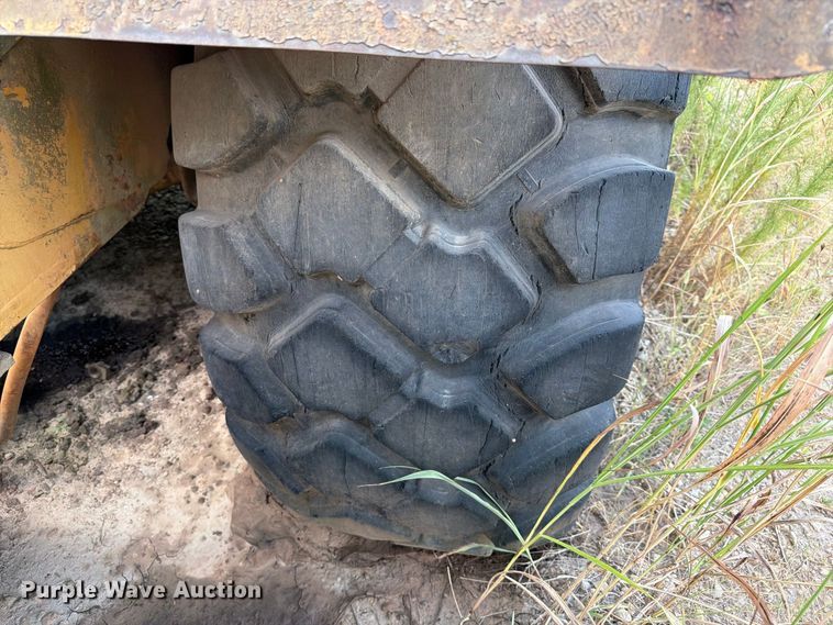 image for item EF1355 1987 Caterpillar 615 elevating scraper