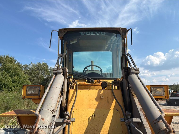 image for item EF1356 1995 Volvo L90B wheel loader