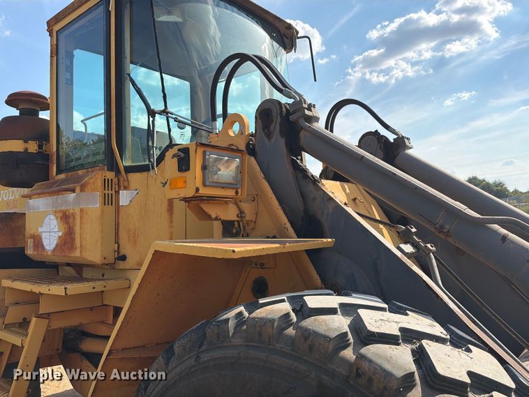 image for item EF1356 1995 Volvo L90B wheel loader