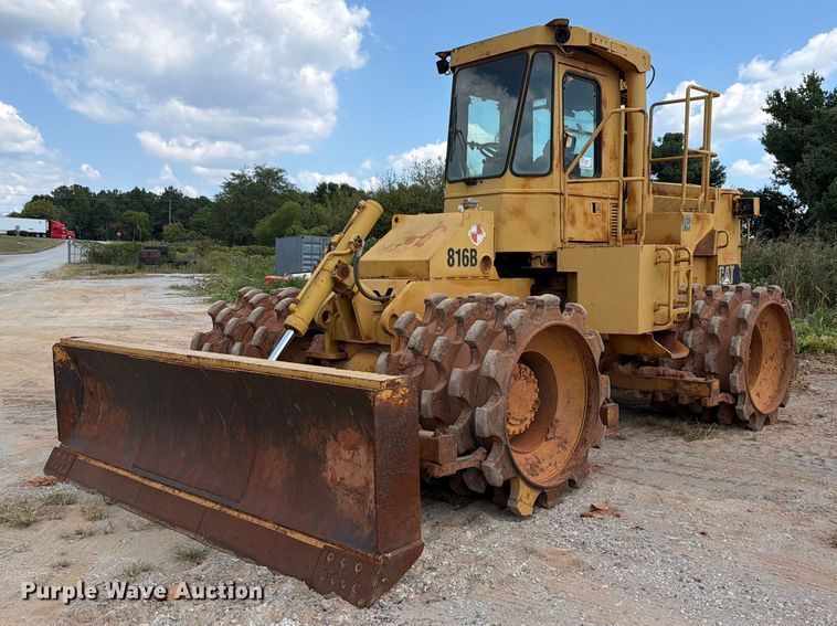 1992 Caterpillar 816B soil compactor