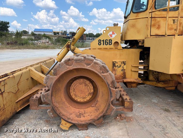 image for item EF1357 1992 Caterpillar 816B soil compactor