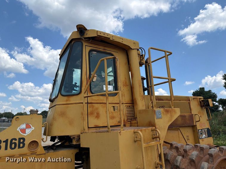 image for item EF1357 1992 Caterpillar 816B soil compactor