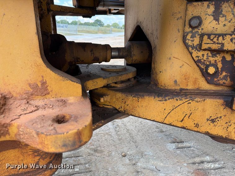 image for item EF1357 1992 Caterpillar 816B soil compactor
