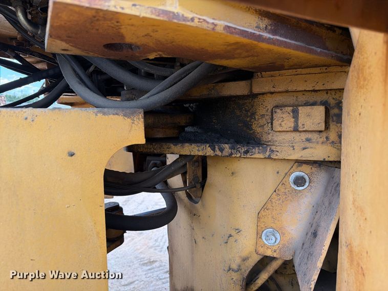 image for item EF1357 1992 Caterpillar 816B soil compactor