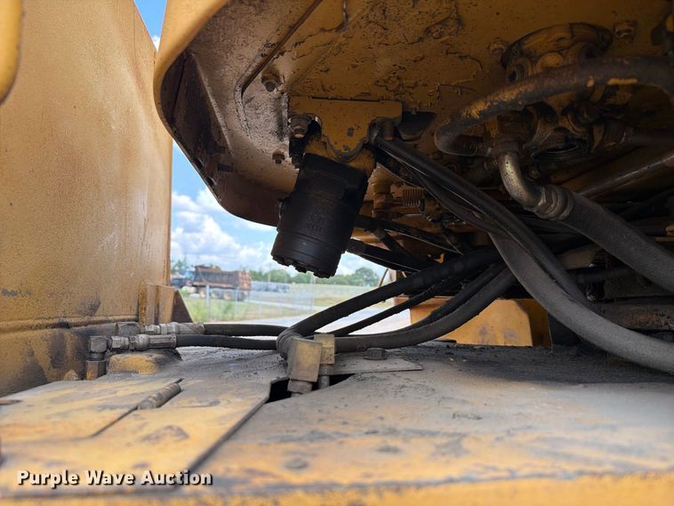 image for item EF1357 1992 Caterpillar 816B soil compactor