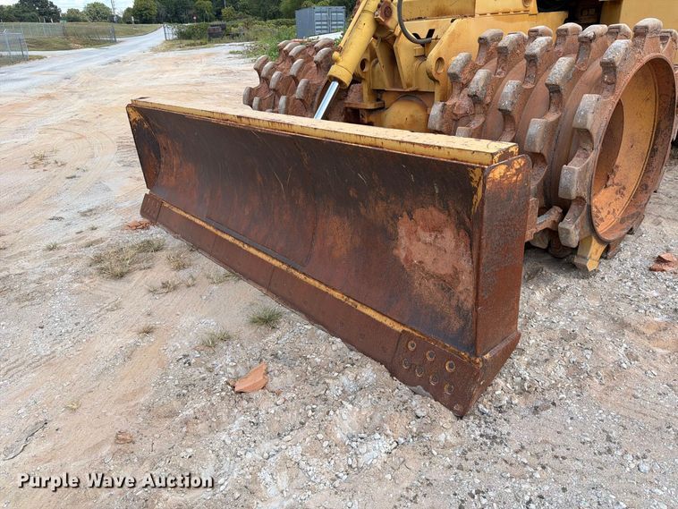 image for item EF1357 1992 Caterpillar 816B soil compactor