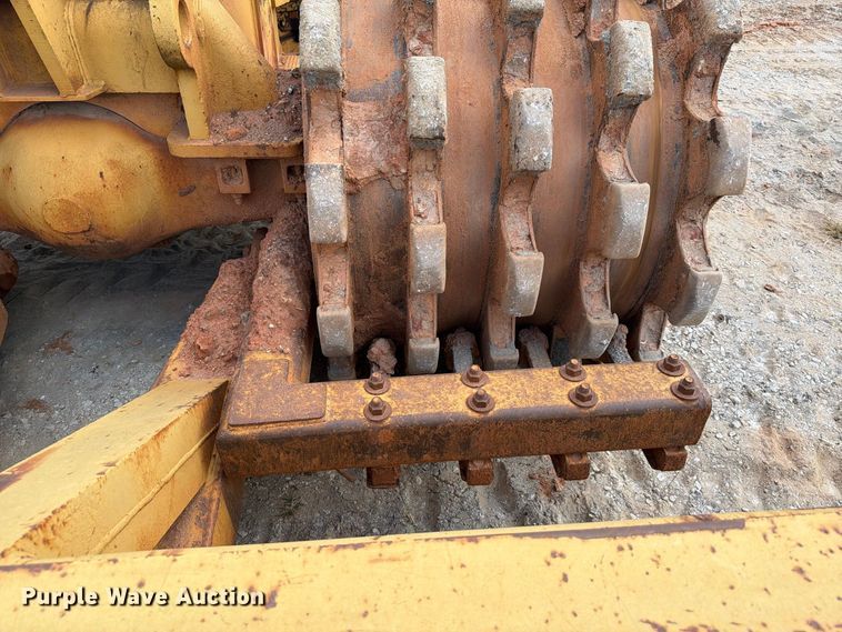 image for item EF1357 1992 Caterpillar 816B soil compactor