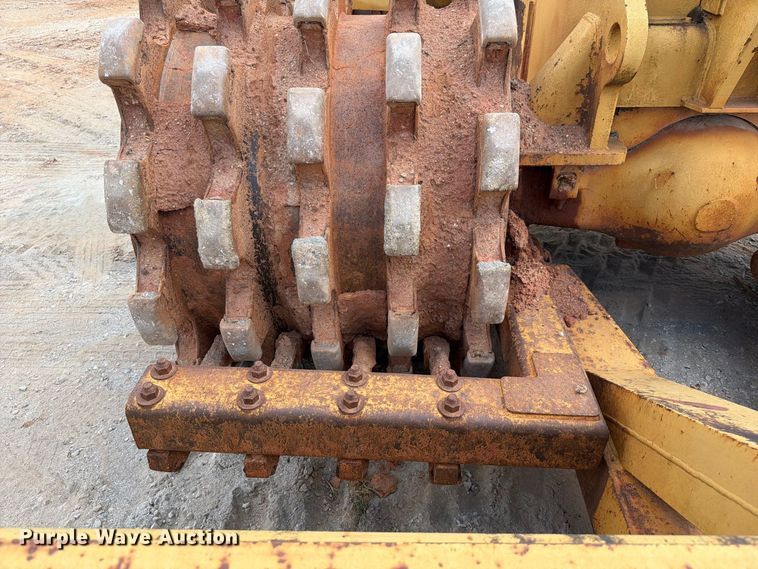 image for item EF1357 1992 Caterpillar 816B soil compactor