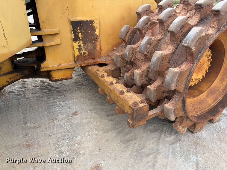 image for item EF1357 1992 Caterpillar 816B soil compactor
