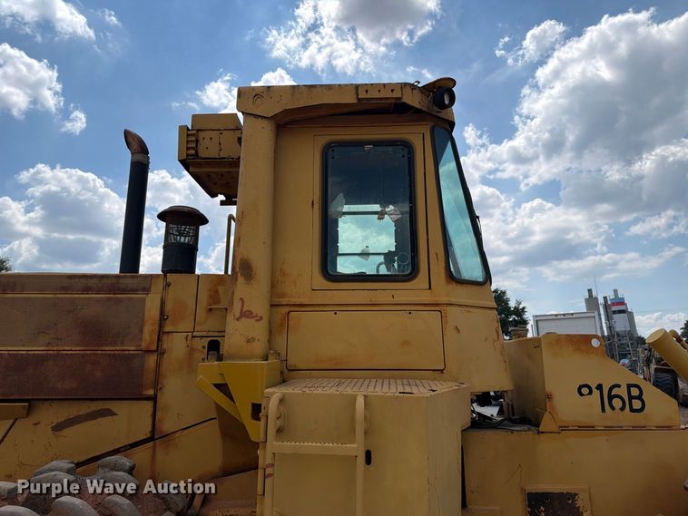 image for item EF1357 1992 Caterpillar 816B soil compactor