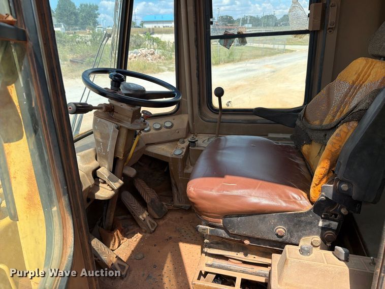 image for item EF1357 1992 Caterpillar 816B soil compactor