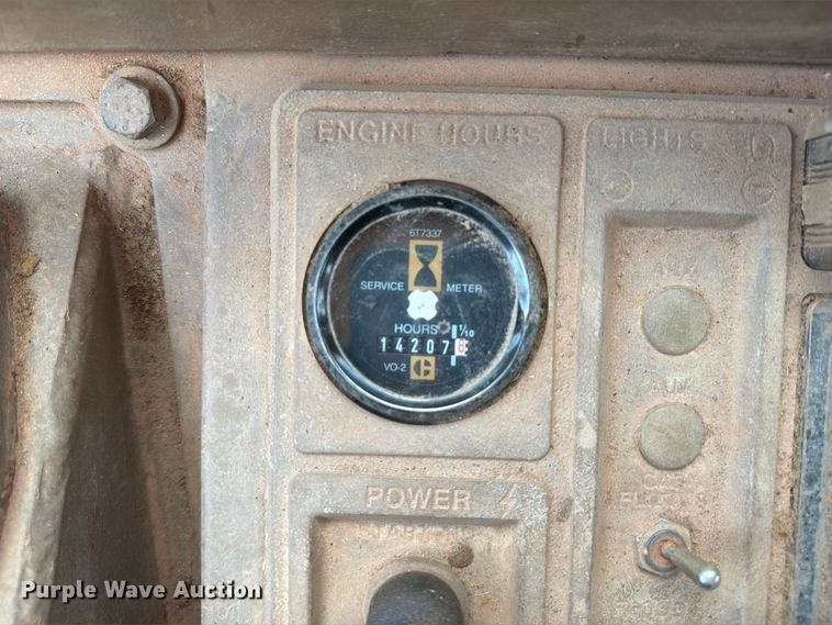 image for item EF1357 1992 Caterpillar 816B soil compactor