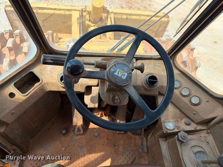 image for item EF1357 1992 Caterpillar 816B soil compactor