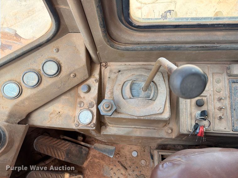 image for item EF1357 1992 Caterpillar 816B soil compactor