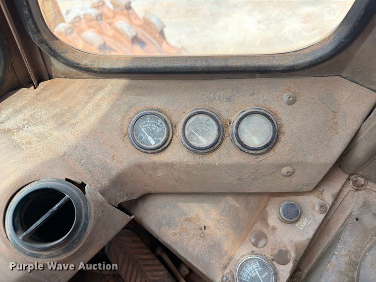 image for item EF1357 1992 Caterpillar 816B soil compactor