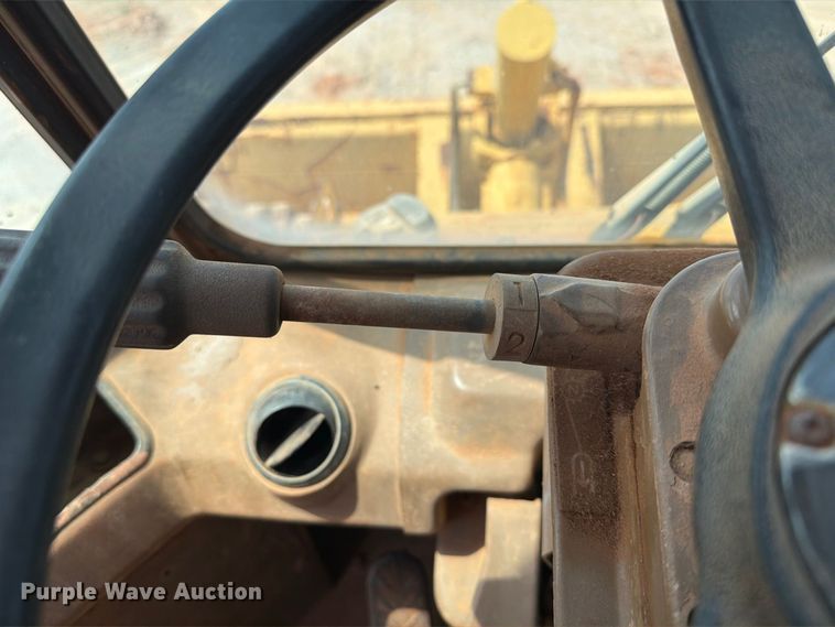 image for item EF1357 1992 Caterpillar 816B soil compactor