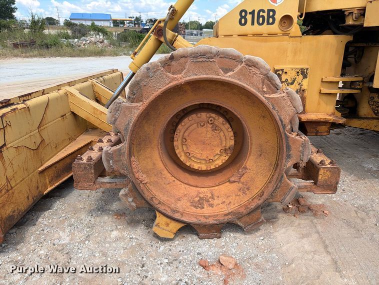 image for item EF1357 1992 Caterpillar 816B soil compactor